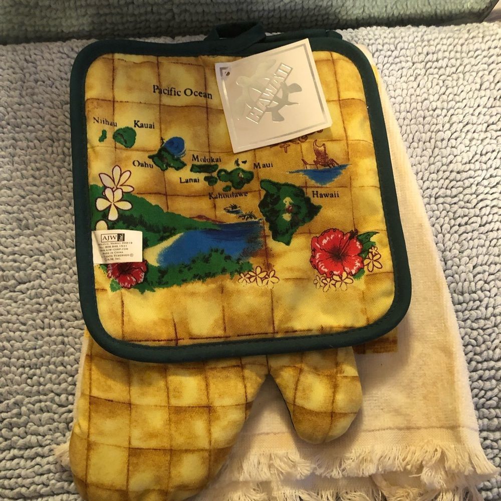 Hawaii- Yea towel , oven mitt , pot holder
